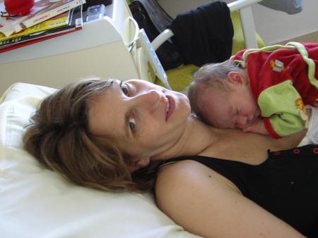 Petite sieste sur maman