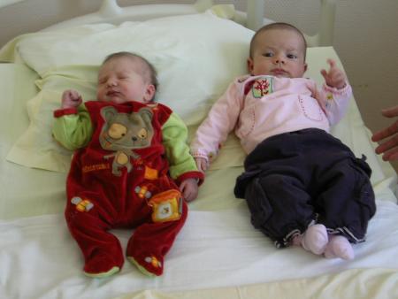 ...avec ma cousine Margot (1 mois et 3 semaines de plus que moi!)