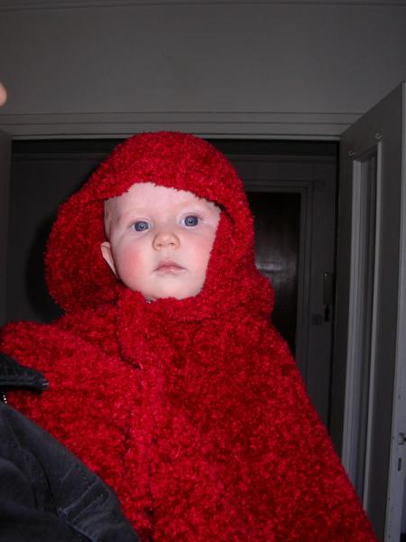 Vous me reconnaissez ? Et oui, je suis le petit chaperon rouge ! (Merci mamig!)